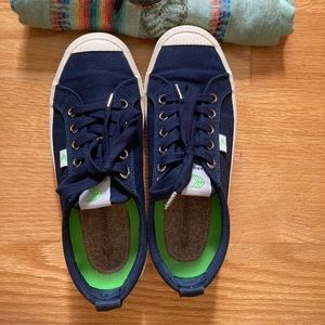 Cute Cariuma Oca Low Navy Blue Sneakers